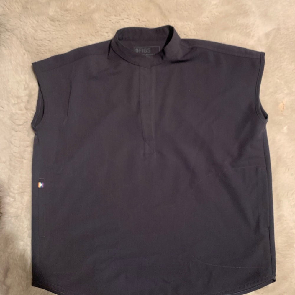 NWOT Figs womens charcoal Rafaela scrub top